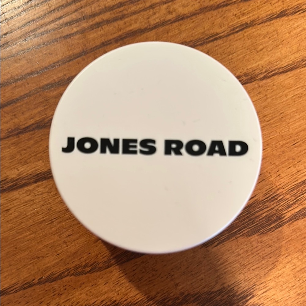 Jones Road WHAT THE FOUNDATION - new in ivory